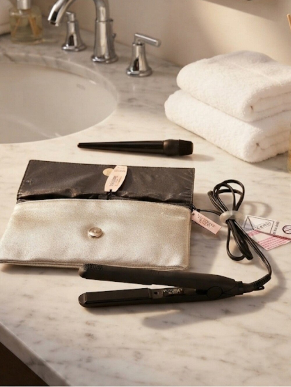 NWT Victoria's Secret Mini Flatiron Travel Set With Hair Clip And Storage Pouch